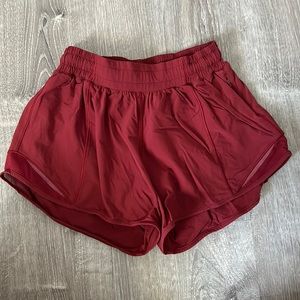 Lululemon 4” size 4 Hotty Hot shorts